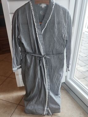 Eileen West Gray Robe with White Lace Accents Sz S